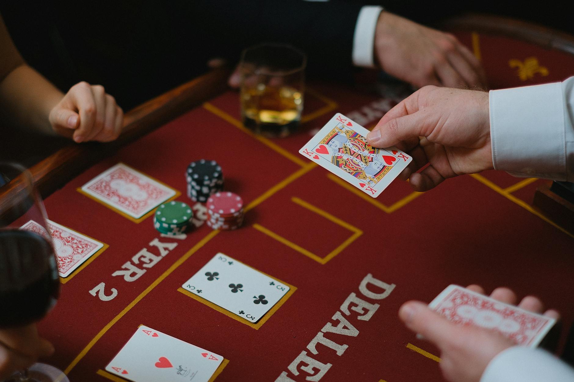 Các cửa cược Banker Player Tie trên bàn baccarat trực tuyến